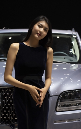2021年重庆国际车展林肯车模，很漂亮大方的小姐姐